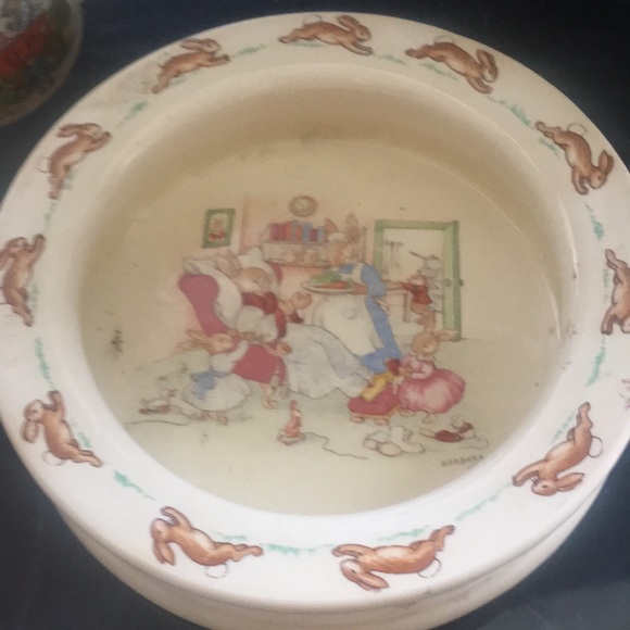 Bunnykins Flatware 2 dishes and cup 2 handles - Picture 2 of 5